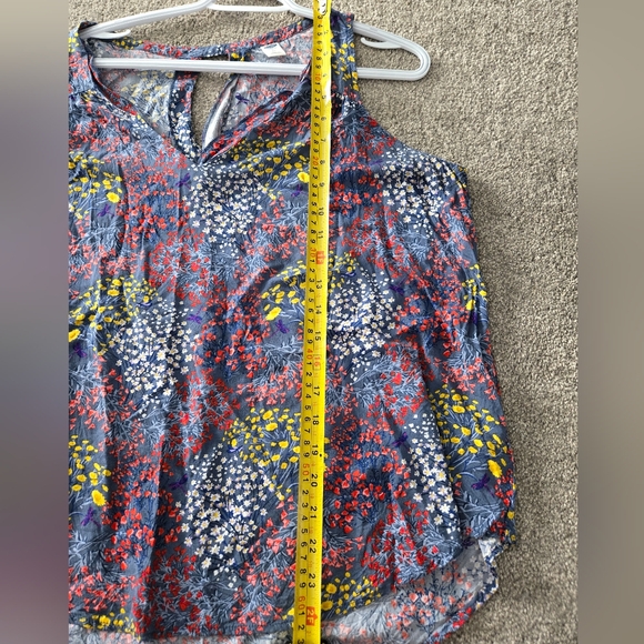 (XL) Old Navy floral printed V neck cut out tank - Picture 5 of 8